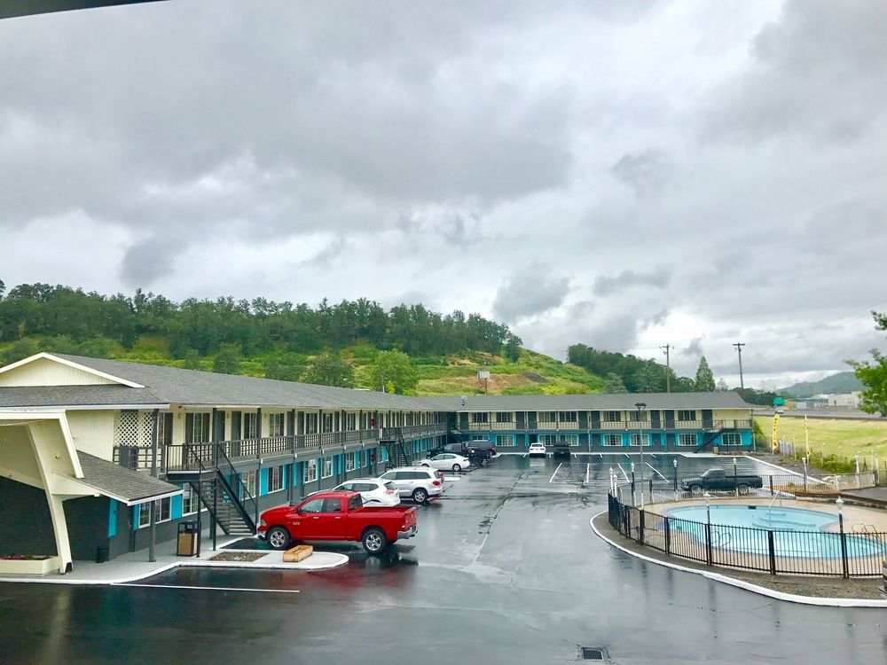 Rosewood Inn & Suites Roseburg Exterior foto