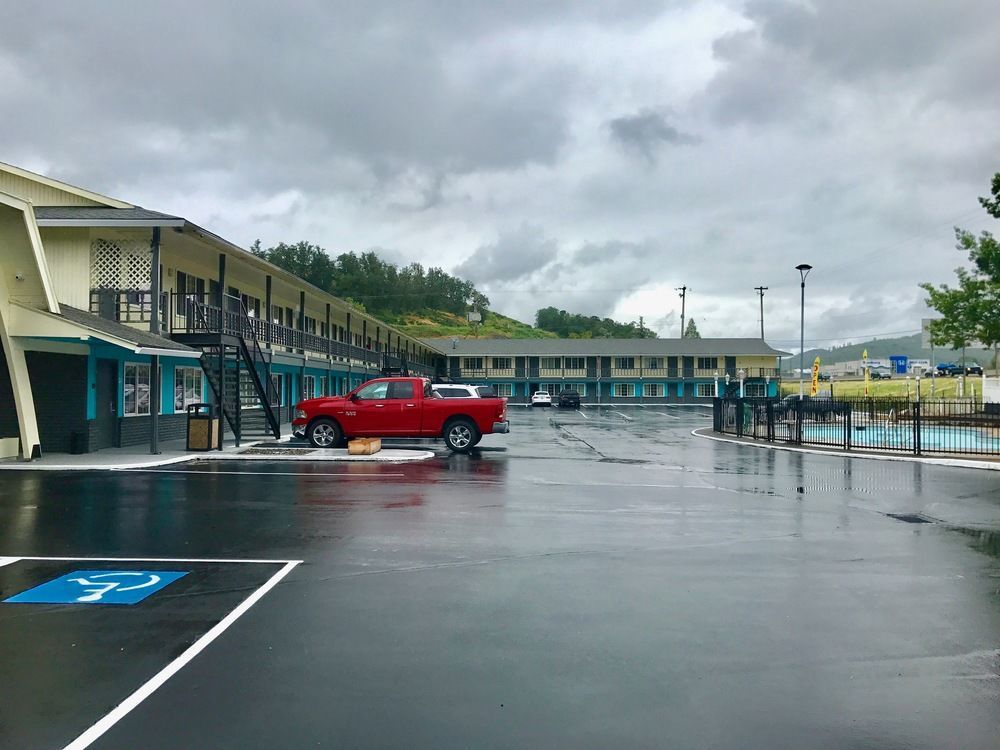 Rosewood Inn & Suites Roseburg Exterior foto