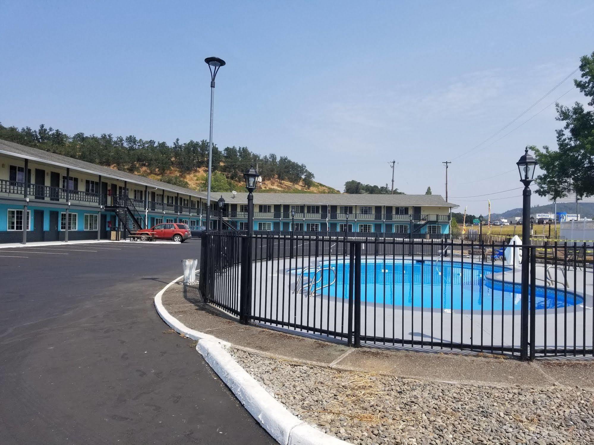 Rosewood Inn & Suites Roseburg Exterior foto
