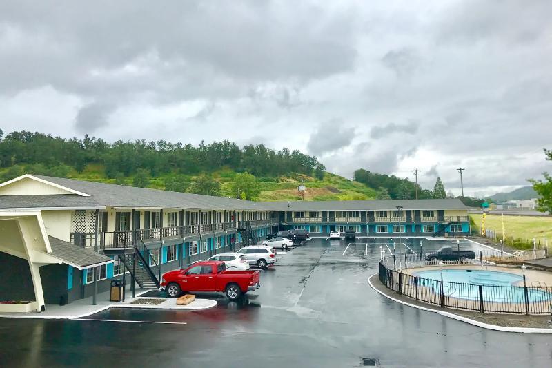 Rosewood Inn & Suites Roseburg Exterior foto